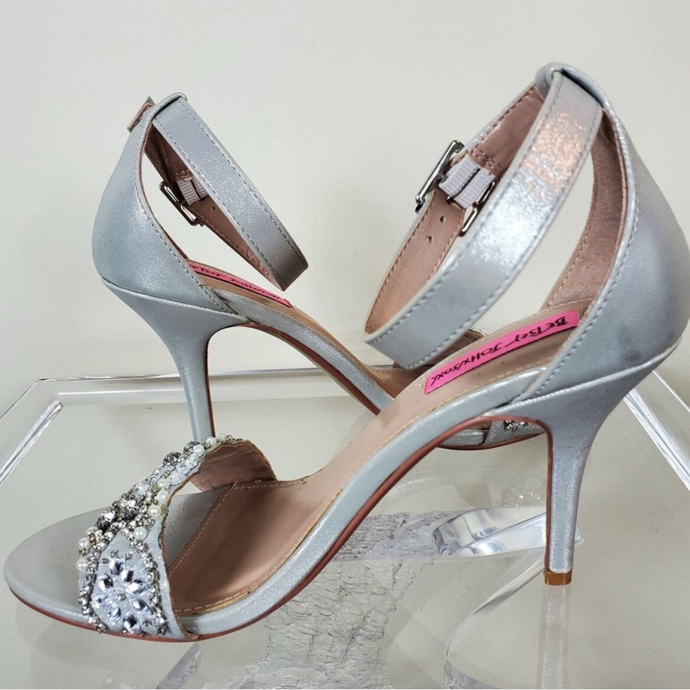 Betsy Johnson’s Silver scrappy Wedding Sandals 

Size 11